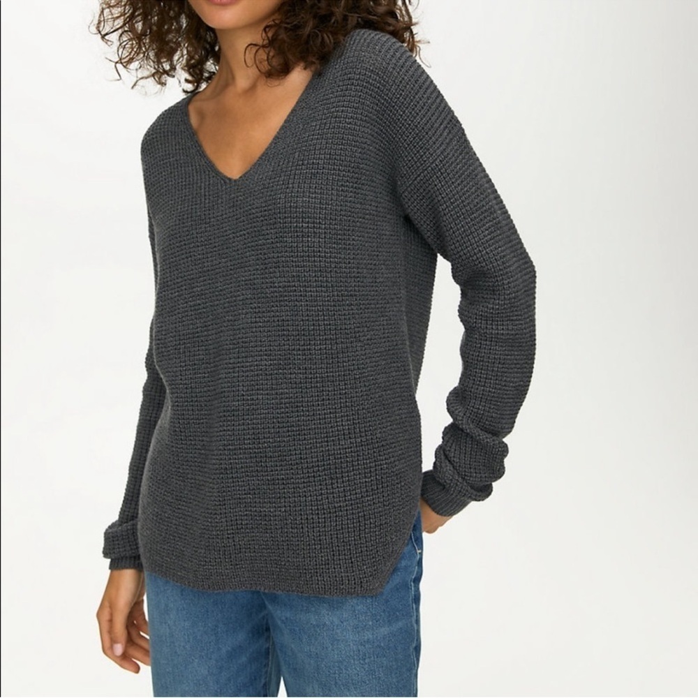 Aritzia Wilfred Free 100% Merino Wool V-Neck Sweater  Waffle Knit SZ M